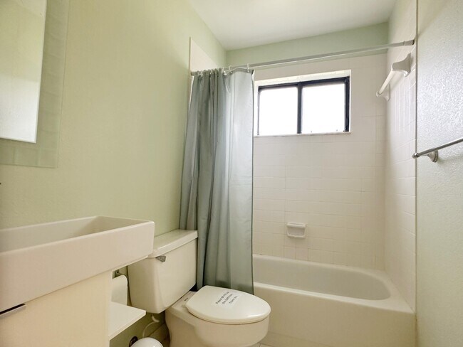 Building Photo - 924 SW 9th St Cir