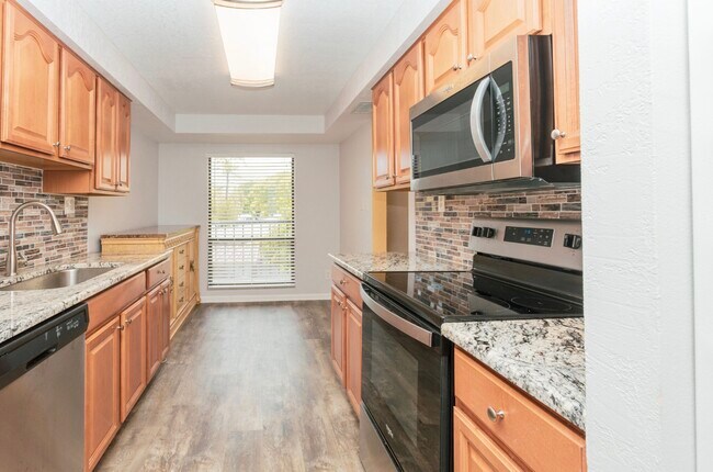 Building Photo - 2900 Cove Cay Dr