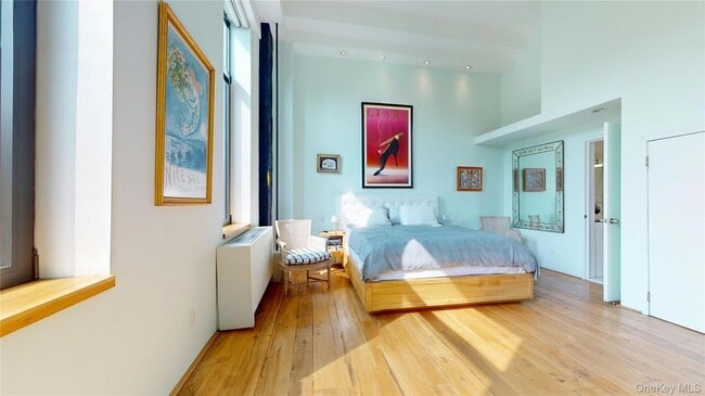 Building Photo - 1255 5th Ave