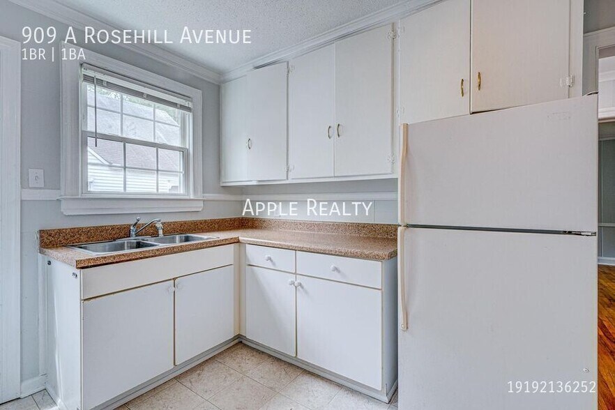 Building Photo - 909 Rosehill Ave