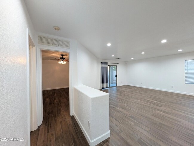 Building Photo - 2404 W Roeser Rd