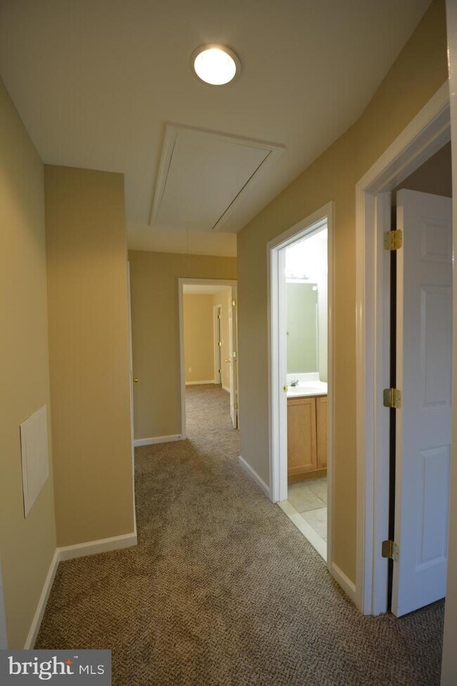 Building Photo - 1103 Laurel Ct