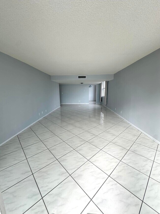 Building Photo - 1801 S Flagler Dr