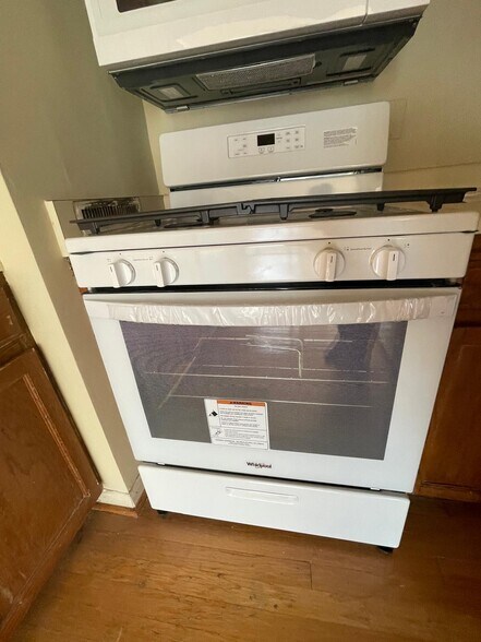 Stove & Oven - 4360 Ivymount Ct