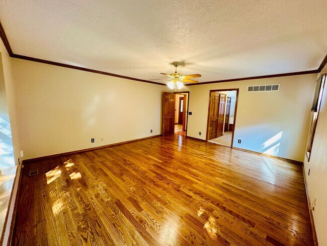 Building Photo - {13040} Spacious Cherry Creek Home + First...