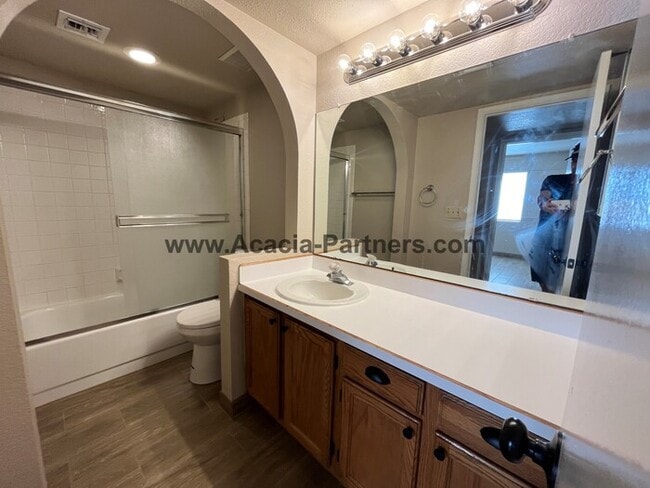Building Photo - Three Bedroom In East Pointe Estates II