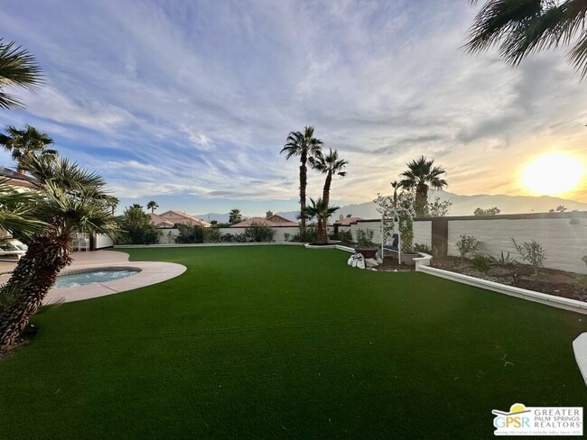 Building Photo - 9939 Vía Real