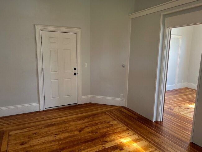 Building Photo - 34 Birch St