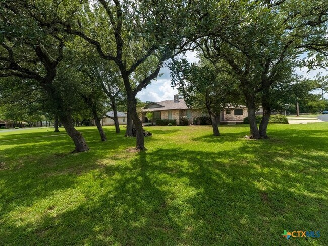 Building Photo - 300 Las Plumas Dr