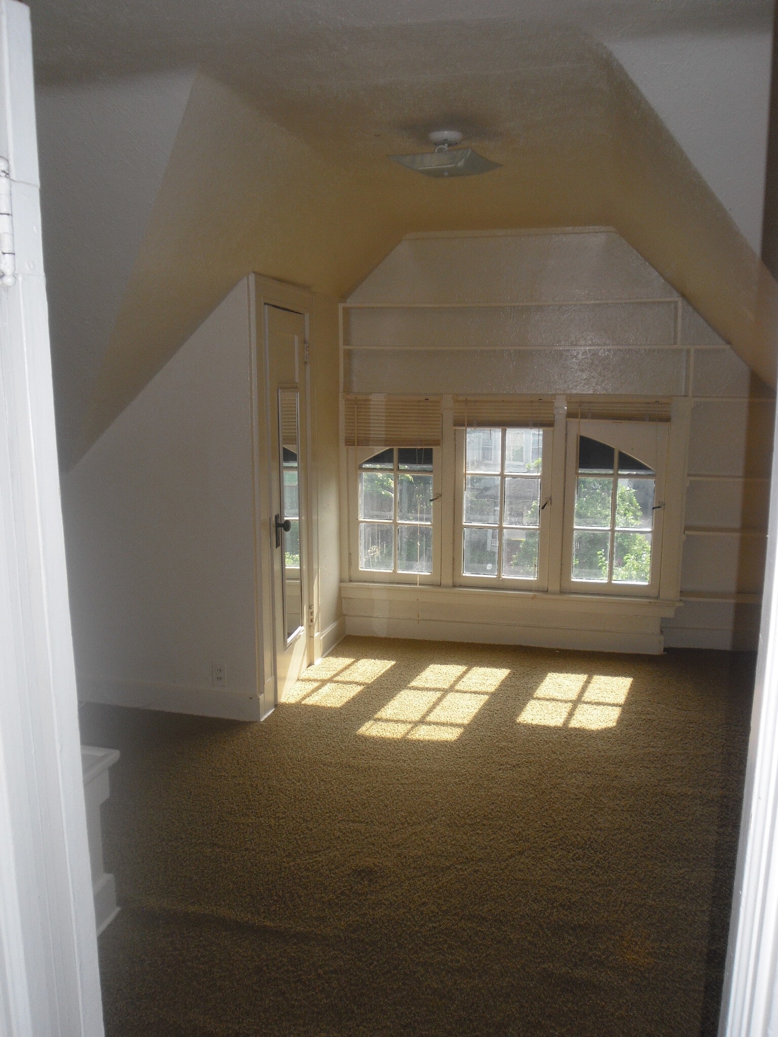 Building Photo - 3125 N Hackett Ave