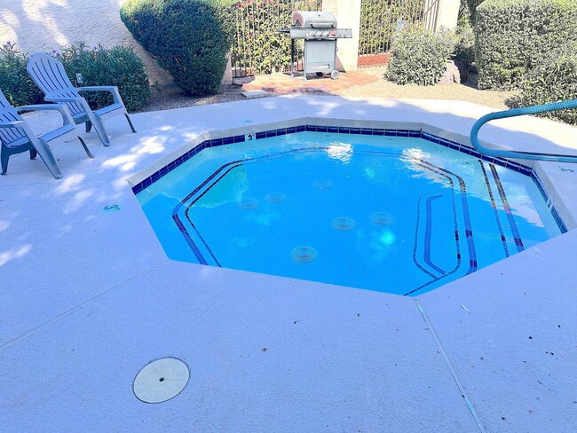 Building Photo - 3031 N Civic Center Plaza