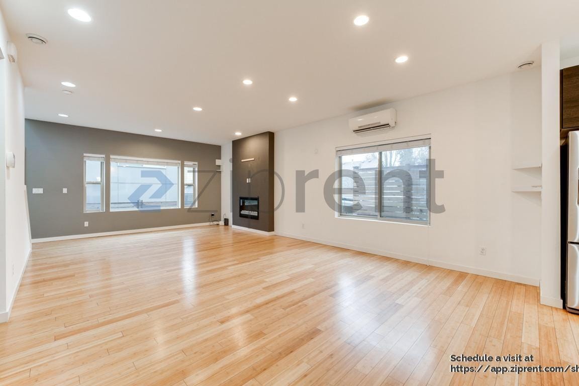 Building Photo - 321 21st Ave