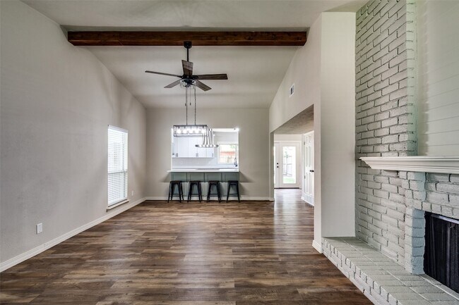Building Photo - 5096 Thompson Dr