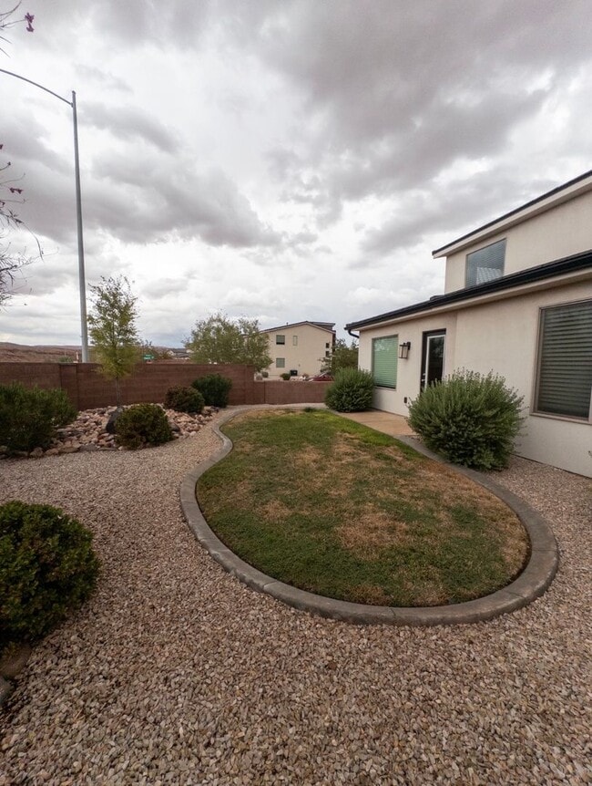 Building Photo - 4087 Cerro Wy