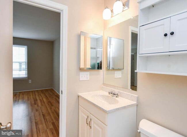 Building Photo - 15043 Cherrywood Dr