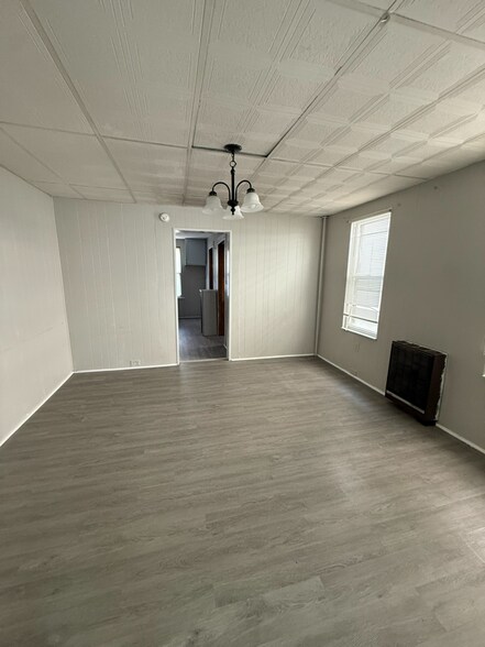 Building Photo - 1363 Capouse Ave