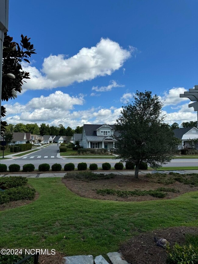 Building Photo - 819 Meadowsweet Ln