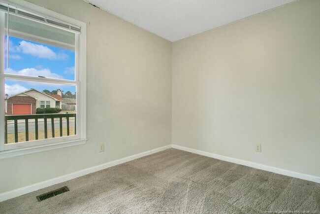 Building Photo - 5319 Thackeray Dr