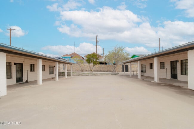 Building Photo - 1210 N Florence St