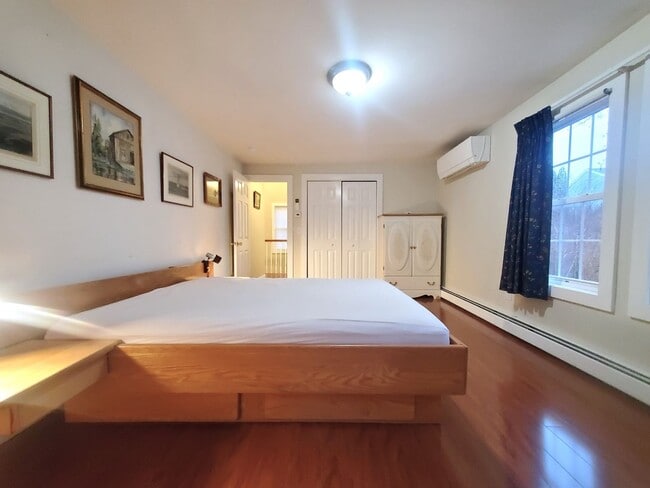 Building Photo - Winter Rental: Available Oct. 1-May 31 (Ut...