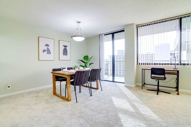 Building Photo - 320 23rd St S