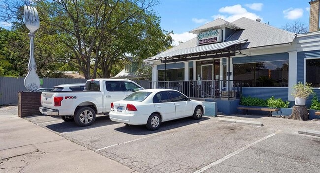 Building Photo - 607 E 49th St