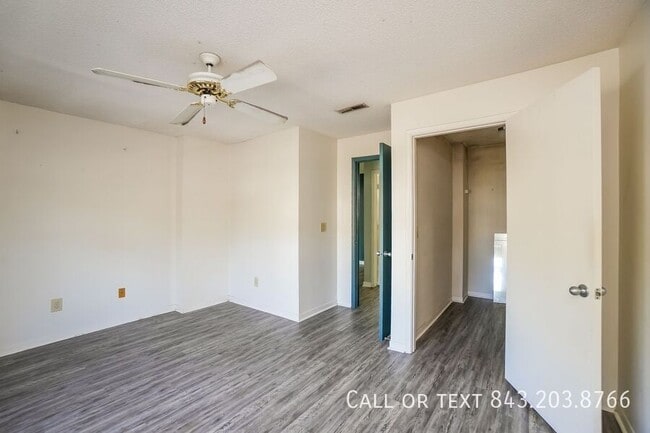 Building Photo - 2011 N Hwy 17