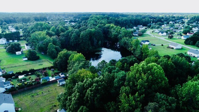 Building Photo - 1000 Meadowgreen Dr