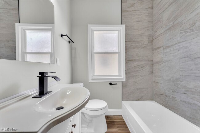 Building Photo - 428 E 148th St