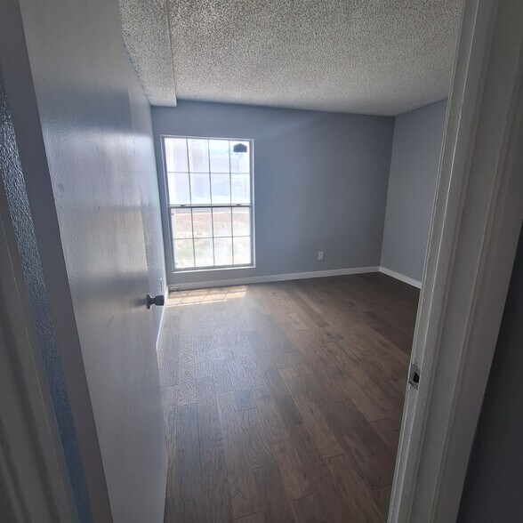 Building Photo - 3535 Rebecca Ln