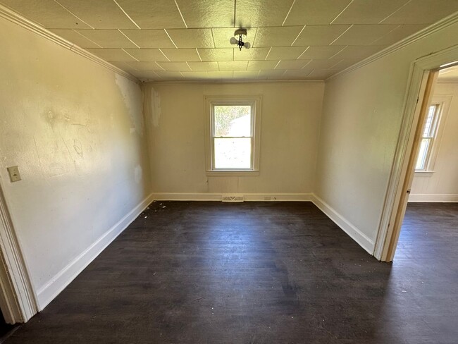 Building Photo - 2/1 with extra space in Uptown Shelby, NC