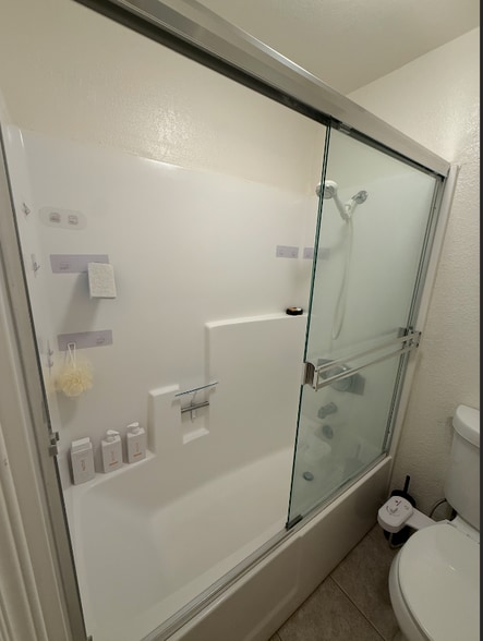 Building Photo - 1000 Estes St