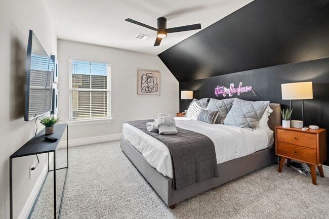 Building Photo - 6508 Stone Lake Dr