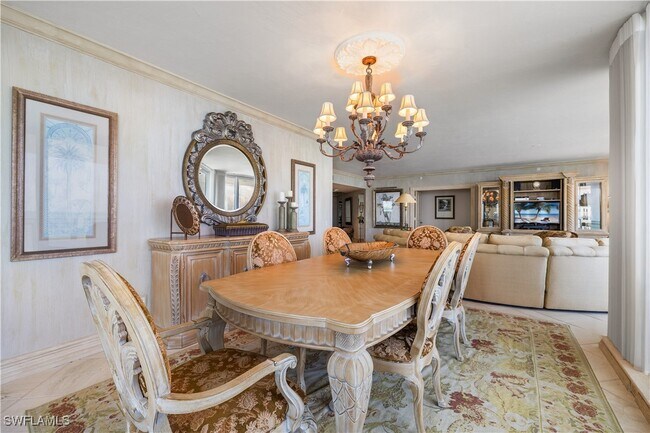 Building Photo - 8231 Bay Colony Dr