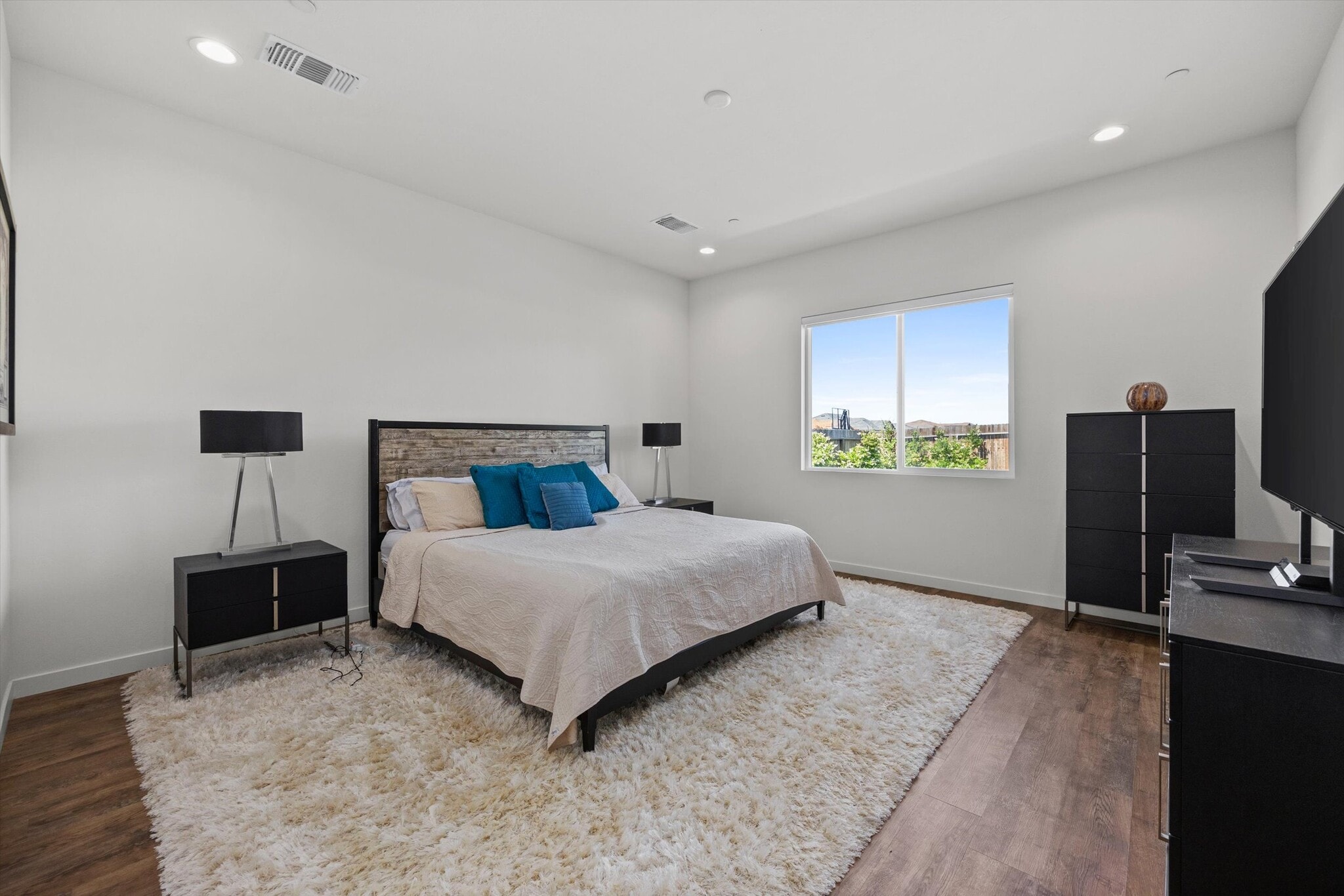 Building Photo - 815 Gilsum Ct