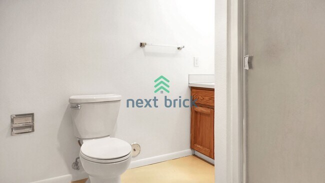 Building Photo - 2 BED & 2 BATH CONDO FOR RENT