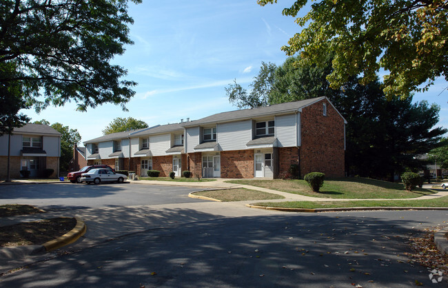 Building Photo - David Scull Courts
