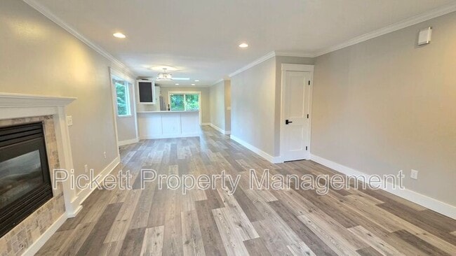 Building Photo - 1331 NE Gilmax Ln