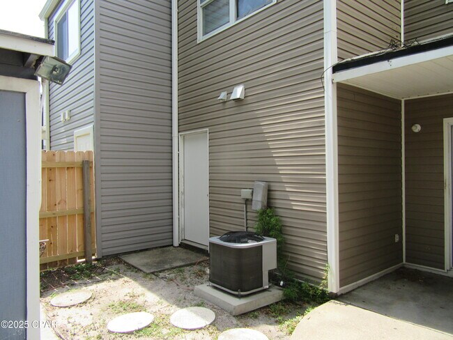 Building Photo - 513 Palermo Rd