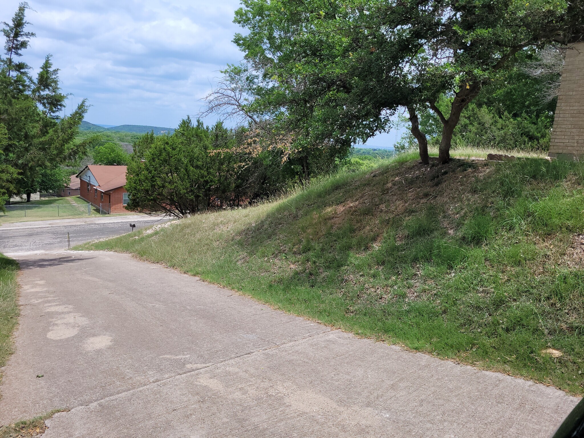 Building Photo - 1201 Bluff Dr