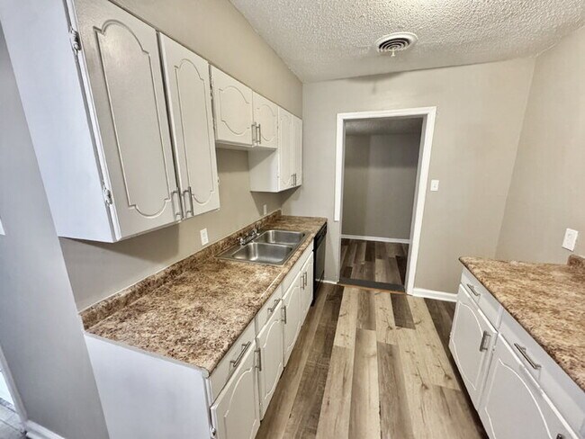 Building Photo - 3588 Hendricks Ave