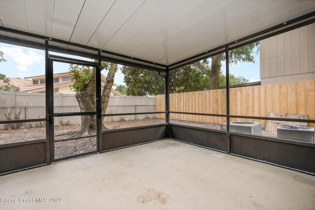 Building Photo - 1911 Cashew Courtway