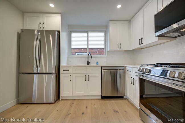 Building Photo - 409 Baldwin Ave