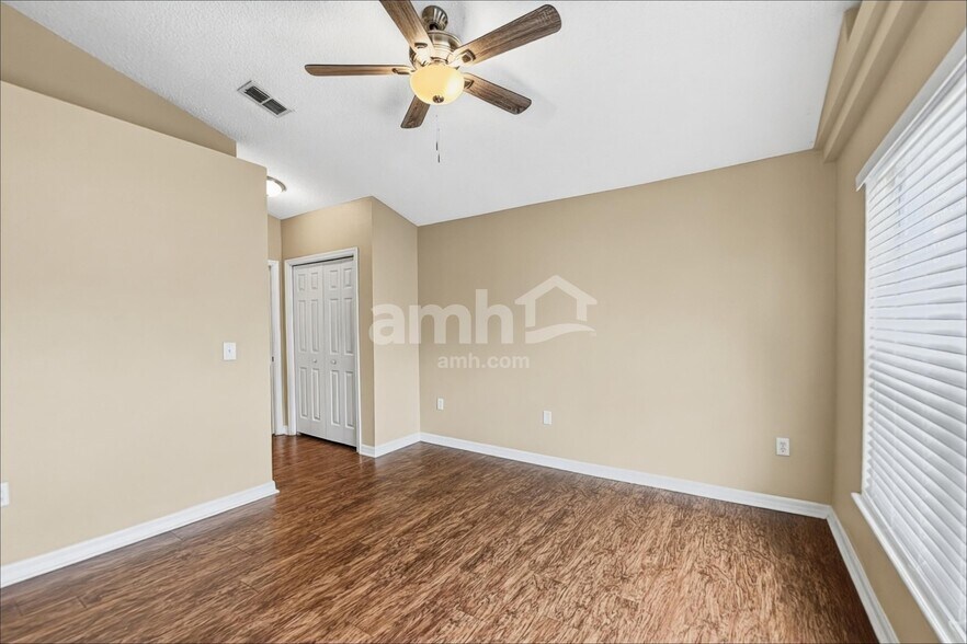 Building Photo - 950 Woodsong Way