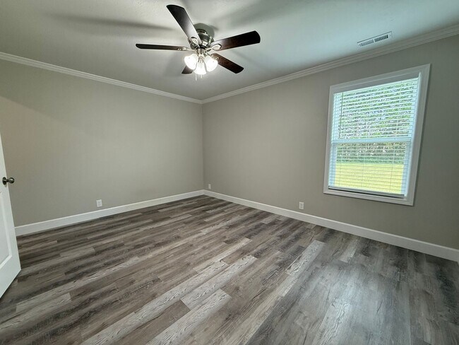 Building Photo - 845 Alley Dr