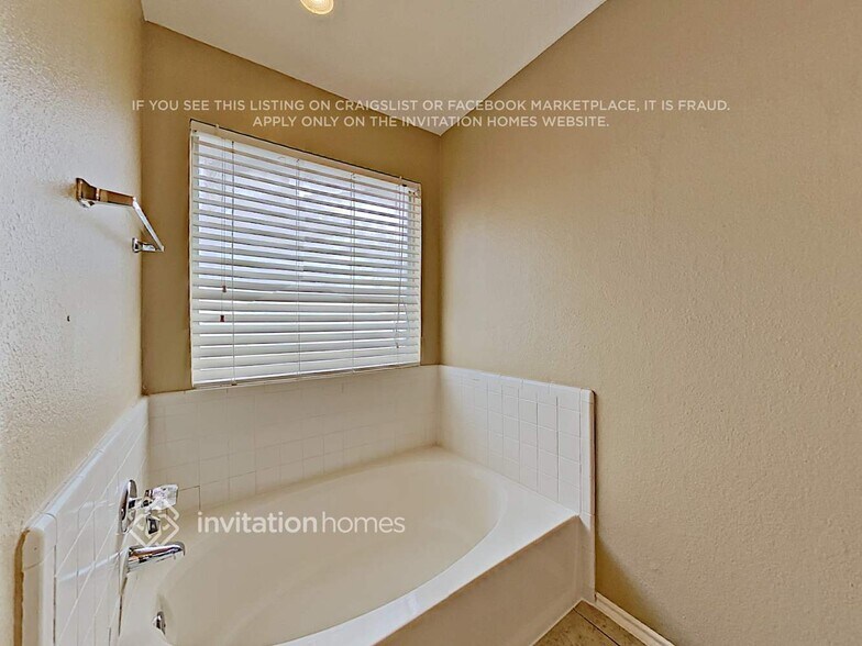 Building Photo - 304 Stringer Dr