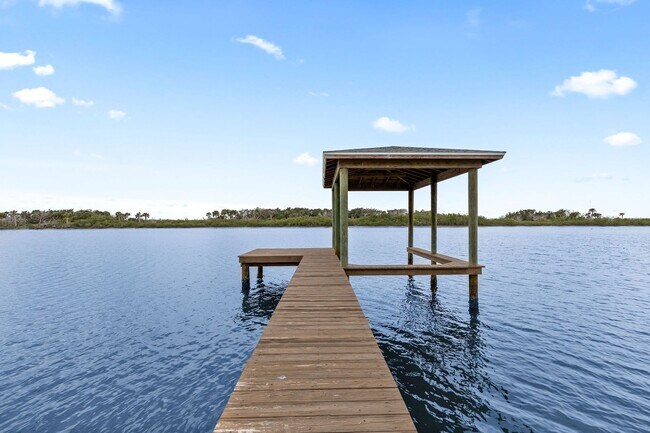 Building Photo - Riverfront Home in Ormond Beachside!