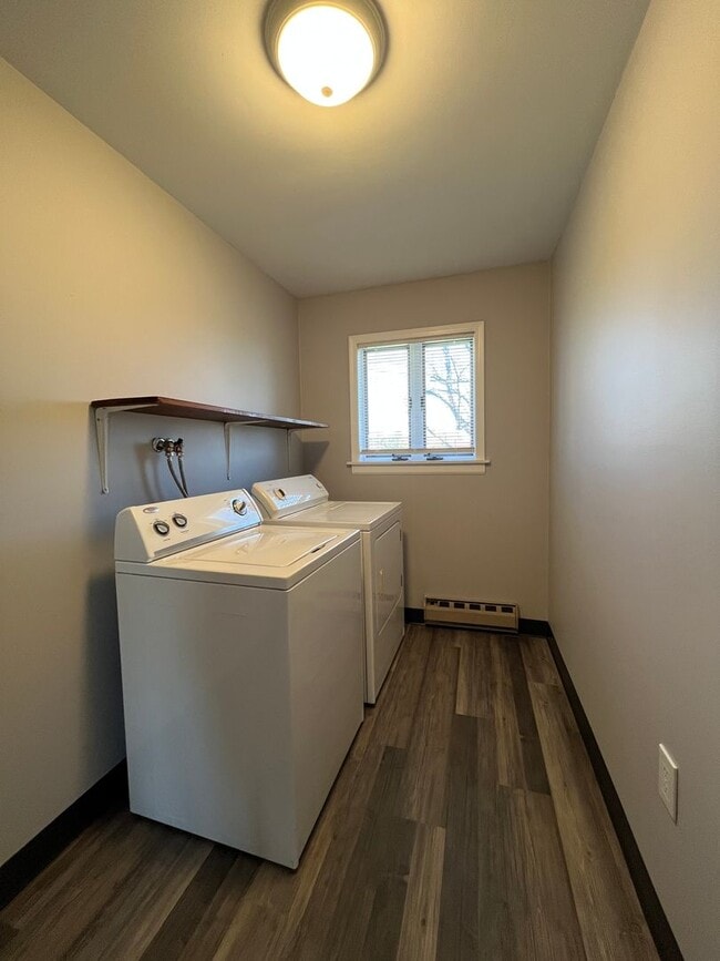 Building Photo - Spacious, bright and newly renovated 2nd-floor apartment available in Bath