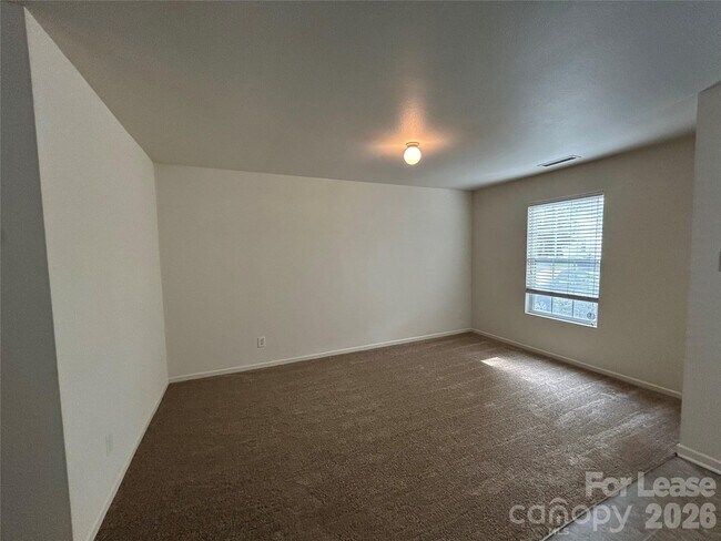 Building Photo - 3015 Meadow Knoll Dr
