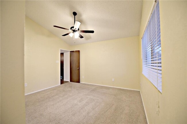 Building Photo - 805 Lone Tree Ct